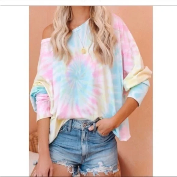 Long sleeve pull over top - Picture 3 of 9